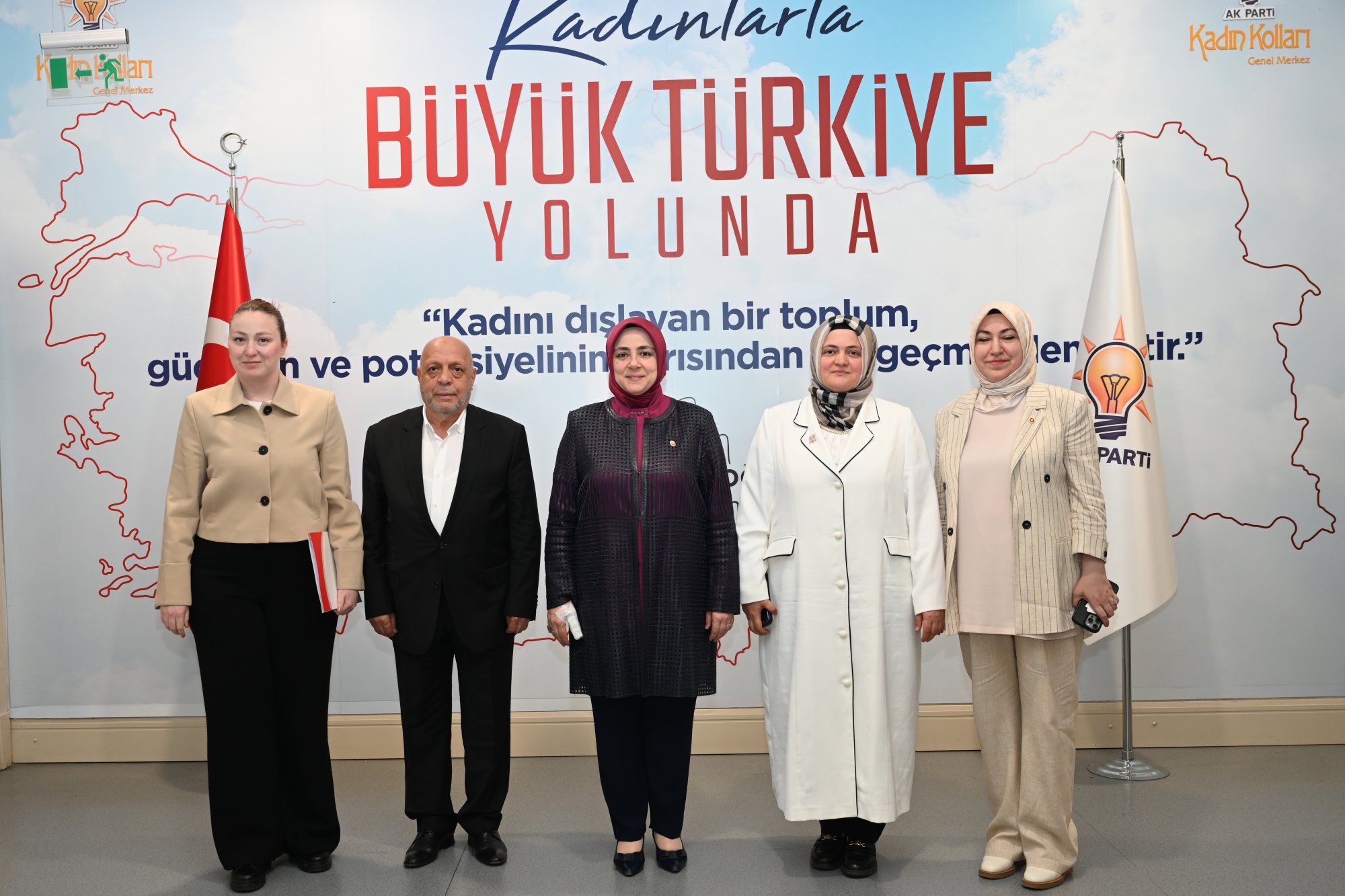 ARSLAN, AK PARTİ KADIN KOLLARI BAŞKANI ERCAN’I MAKAMINDA ZİYARET ETTİ