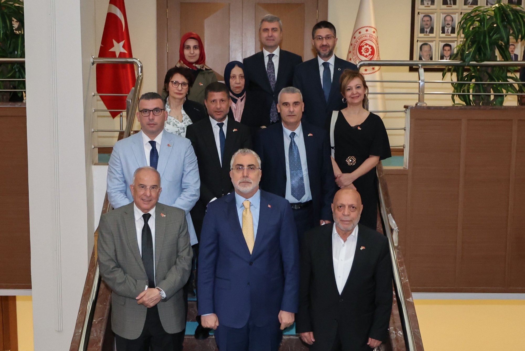 ARSLAN, CEZAYİRLİ HEYET İLE BİRLİKTE ÇALIŞMA BAKANI VEDAT IŞIKHAN’I ZİYARET ETTİ