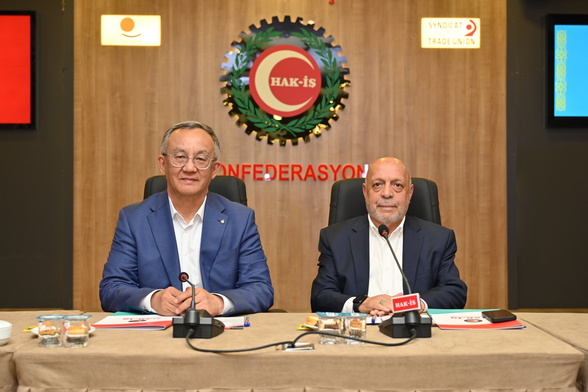 KAZAKİSTAN SENDİKALAR FEDERASYONU’NDAN HAK-İŞ’E ZİYARET