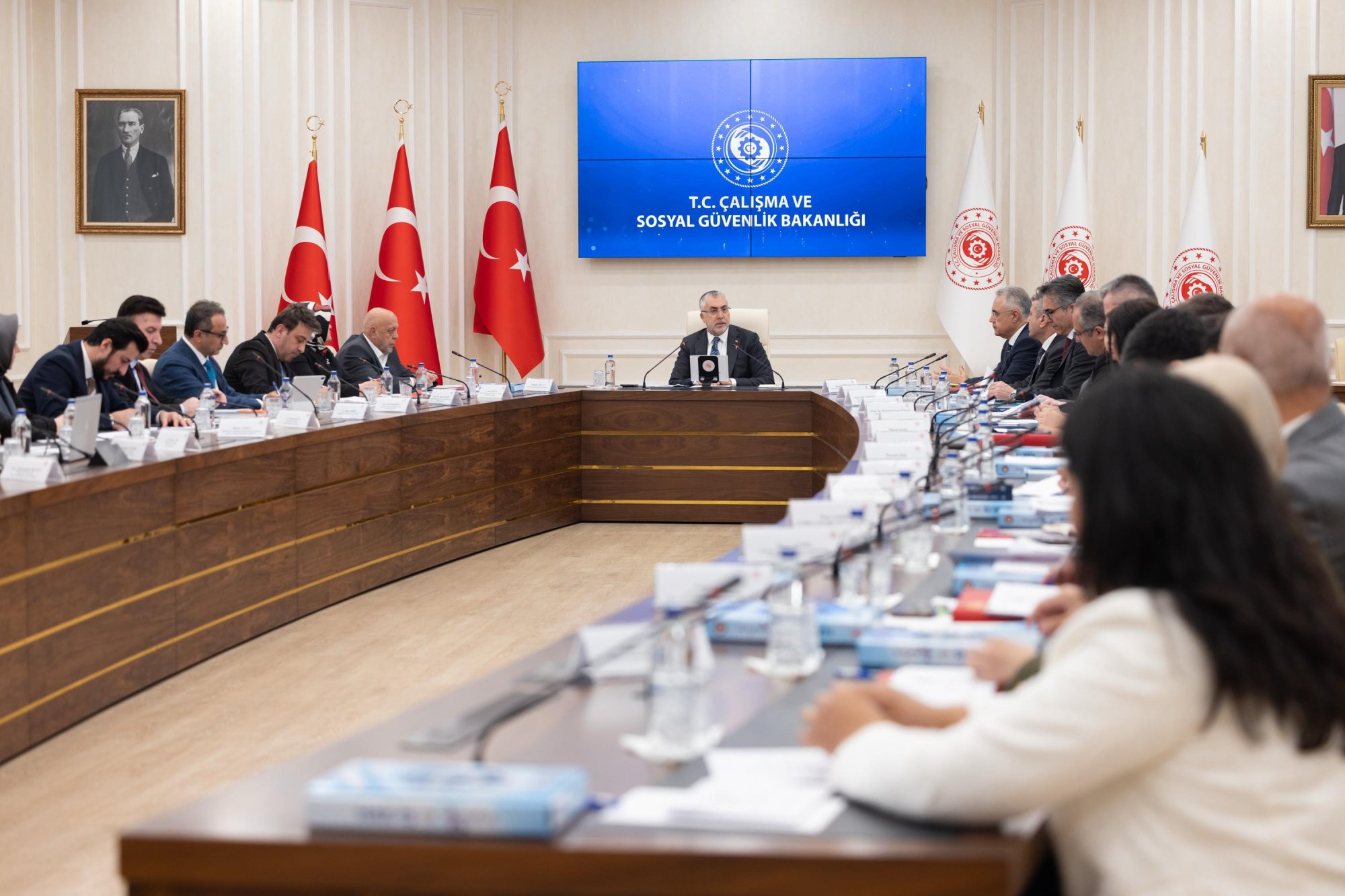 ARSLAN, EV HİZMETLERİNDE ÇALIŞANLARIN SORUNLARI, BEKLENTİLERİ VE TALEPLERİ İSTİŞARE TOPLANTISI’NA KATILDI