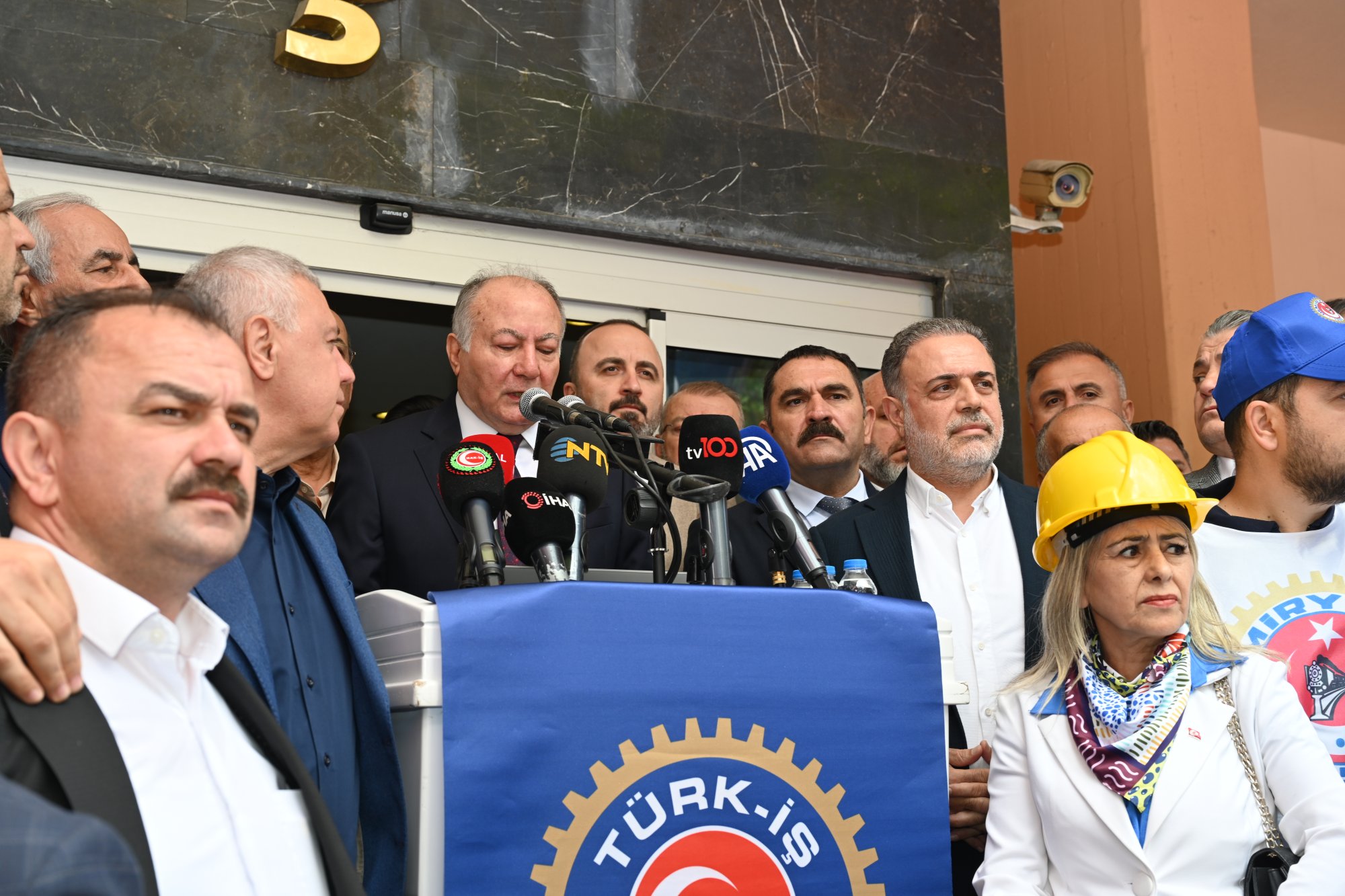HAK-İŞ VE TÜRK-İŞ’TEN KAMU ÇERÇEVE PROTOKOLÜ ORTAK BASIN TOPLANTISI