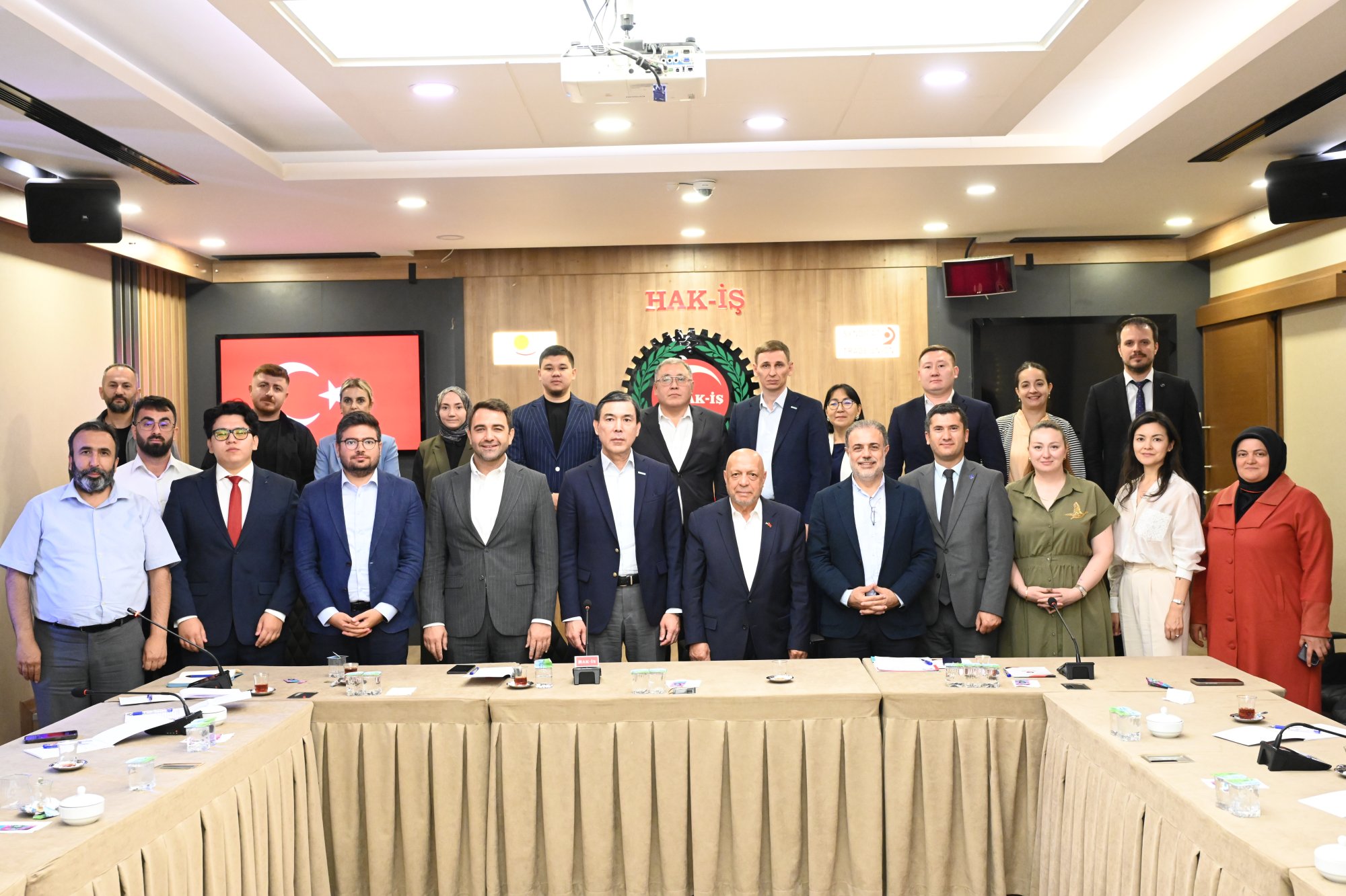 KAZAKİSTAN HEYETİNDEN HAK-İŞ’E ZİYARET