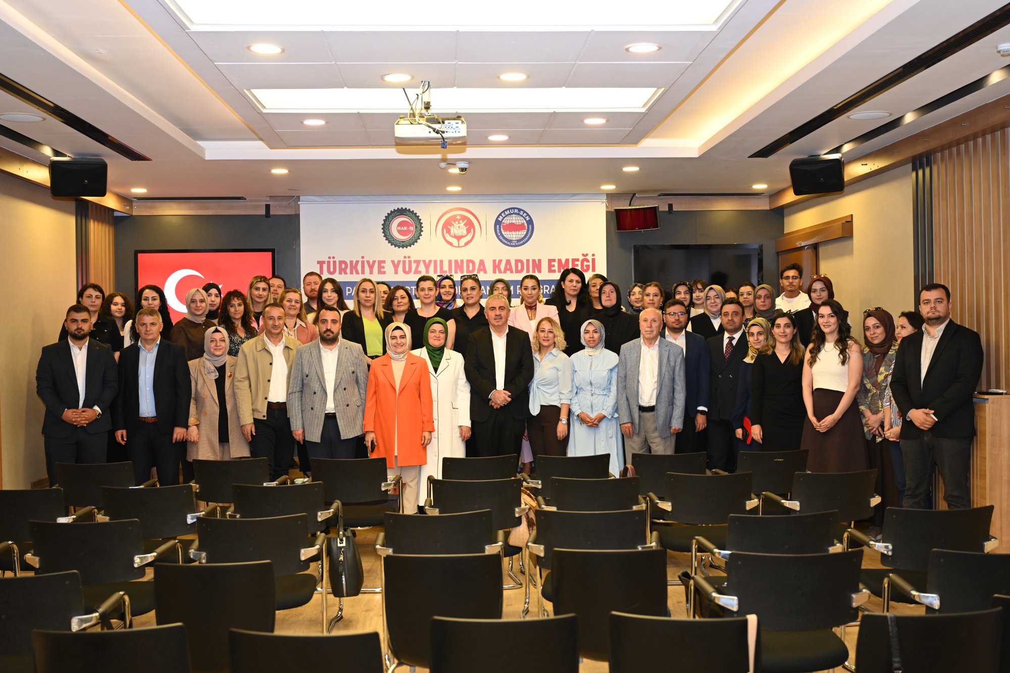 HAK-İŞ VE MEMUR-SEN’DEN  TÜRKİYE YÜZYILINDA KADIN EMEĞİ PANELİ VE ÇALIŞTAYI RAPOR TANITIMI TOPLANTISI