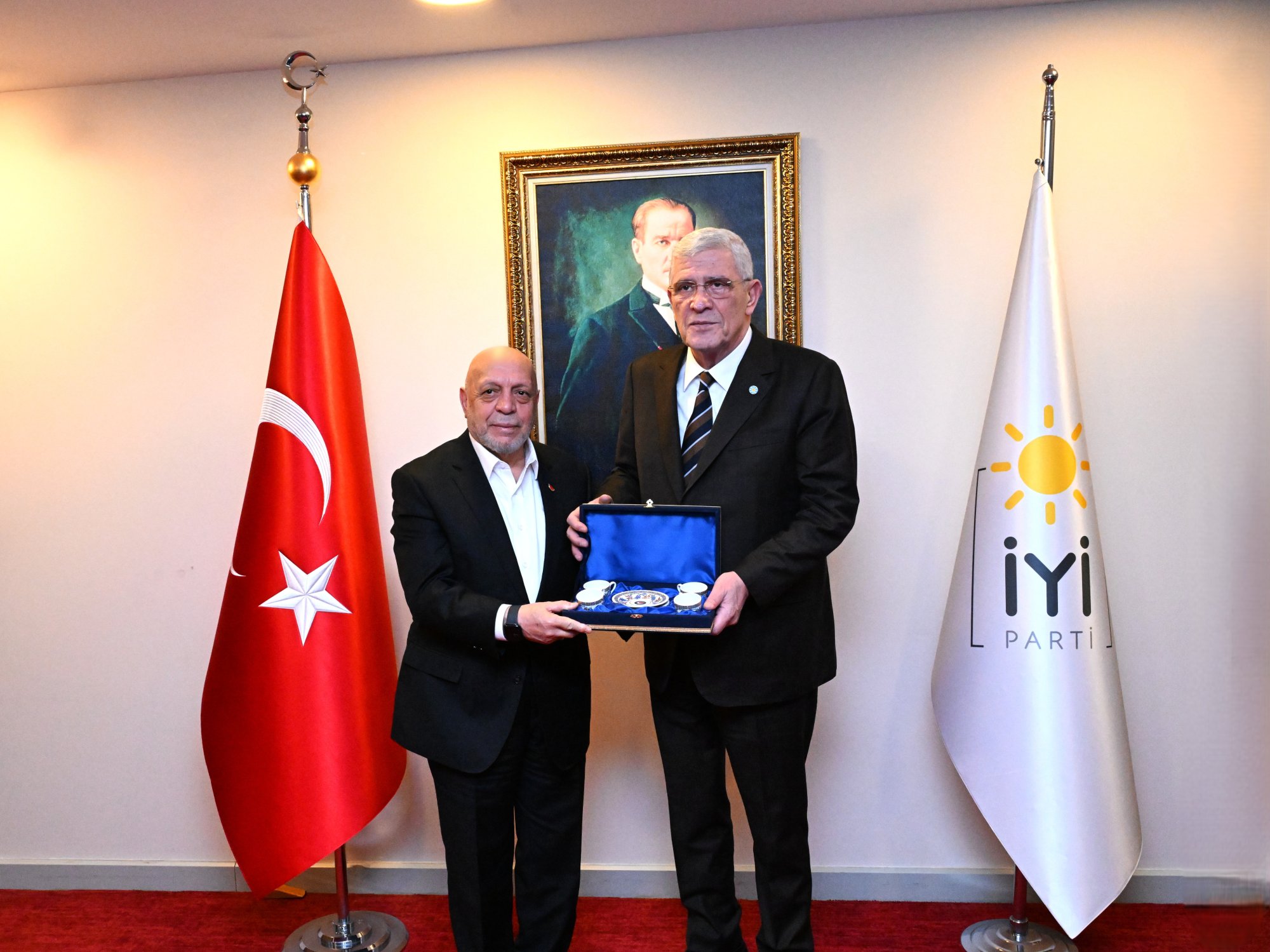 ARSLAN’DAN İYİ PARTİ GENEL BAŞKANI DERVİŞOĞLU’NA ZİYARET