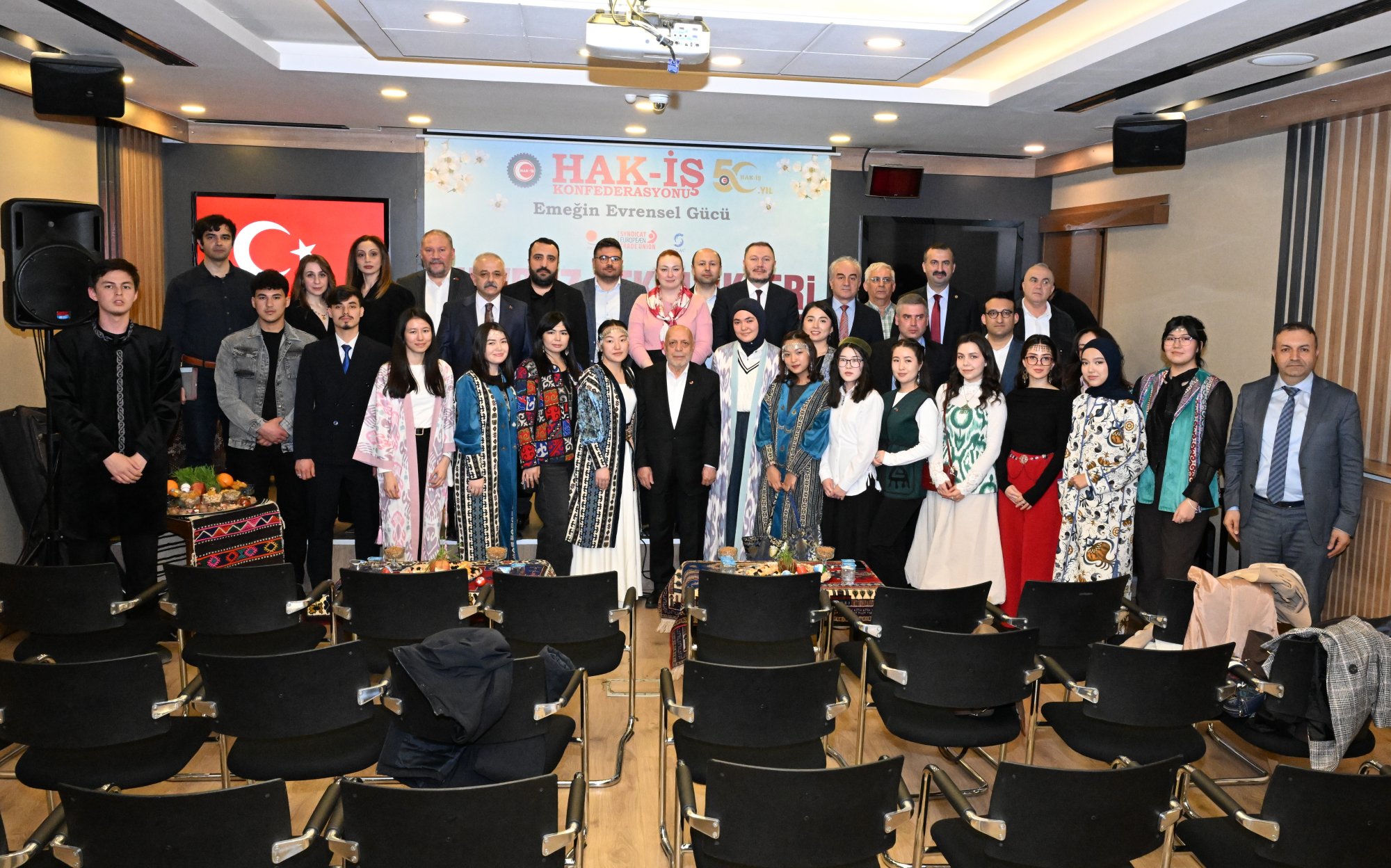 HAK-İŞ’TEN TÜRK DÜNYASI ÖĞRENCİLERİYLE BULUŞMA VE NEVRUZ ETKİNLİĞİ