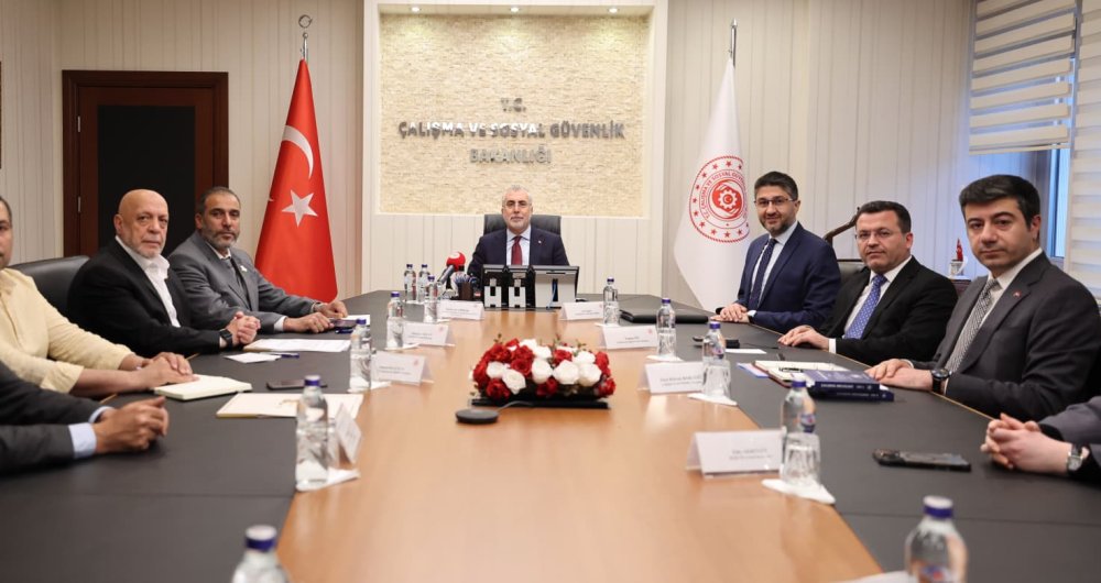 ARSLAN, SURİYE HEYETİ İLE BİRLİKTE BAKAN IŞIKHAN’I ZİYARET ETTİ