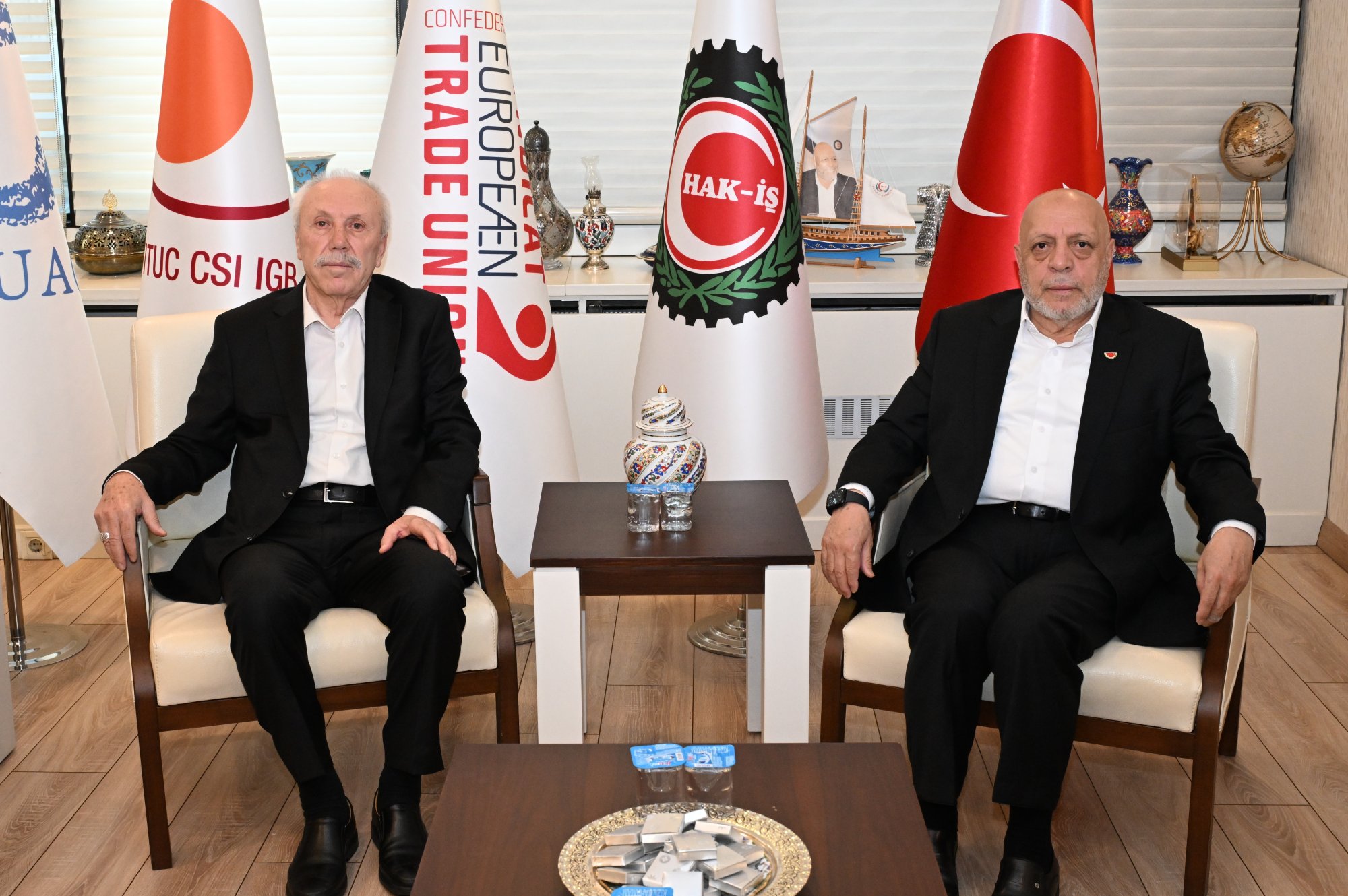 ARSLAN, ÖZ TOPRAK-İŞ SENDİKAMIZIN YÖNETİMİ İLE BİR ARAYA GELDİ