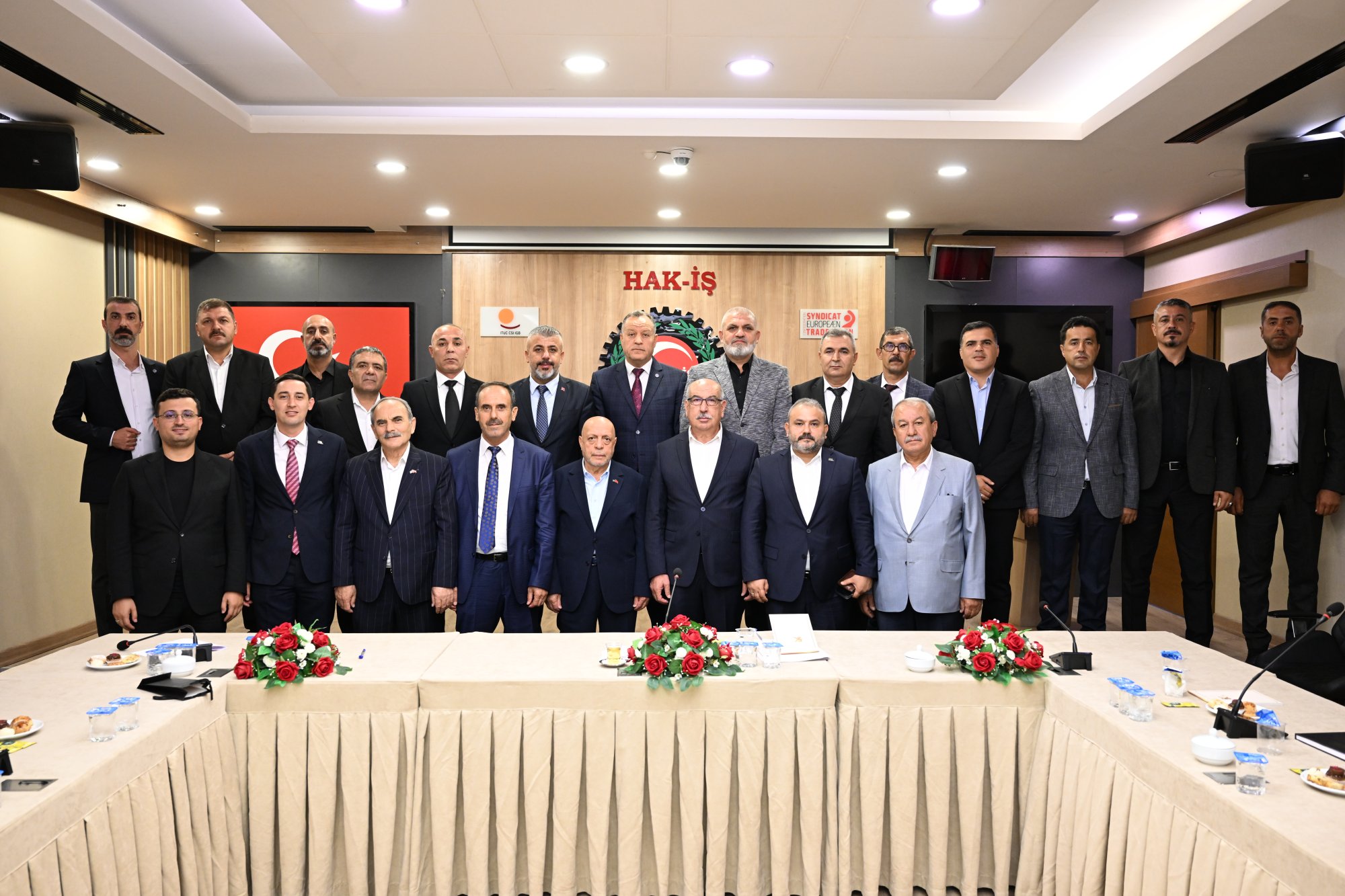 ARSLAN, HAK-İŞ İL BAŞKANLARI VE ŞUBE BAŞKANLARINI KABUL ETTİ