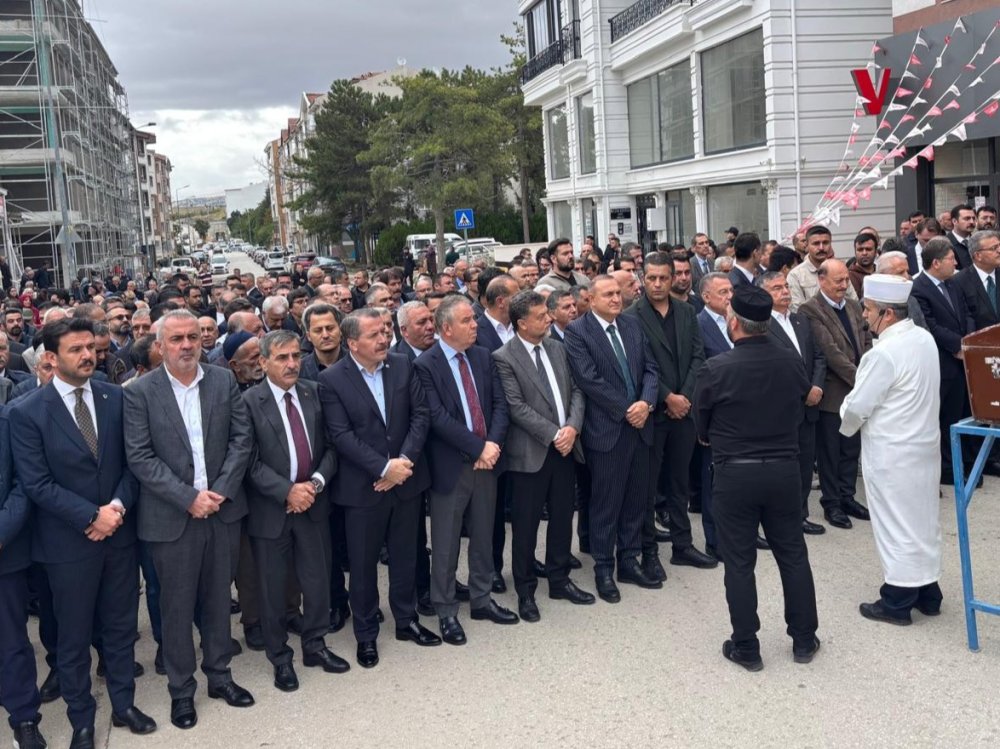 BİLGİN’İN ANNESİNİN CENAZE TÖRENİNE KATILDIK